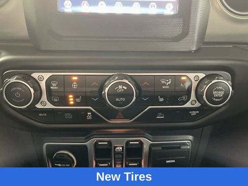 Used 2023 Jeep Wrangler Unlimited w/ Cold Weather Group image 18