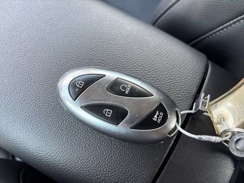 Used 2025 Hyundai Elantra Limited FWD image 22