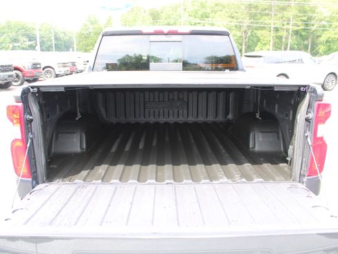 Used 2022 Chevrolet Silverado 1500 High Country w/ Z71 Off-Road Package AWD/4WD image 9