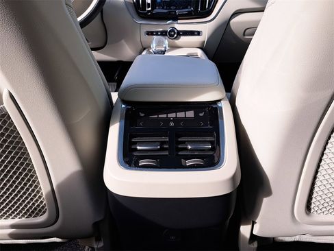 Used 2023 Volvo XC60 B5 Ultimate w/ Climate Package image 24