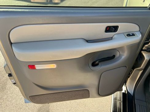 Used 2002 Chevrolet Suburban LT image 18