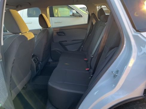 Used 2023 Nissan Rogue S image 10