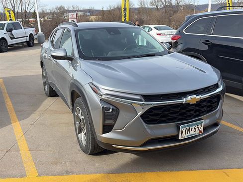 Used 2024 Chevrolet Trax LT w/ Driver Confidence Package image 7