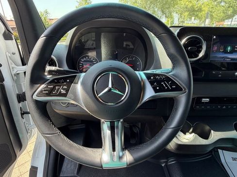 Used 2025 Mercedes-Benz Sprinter 2500 image 22