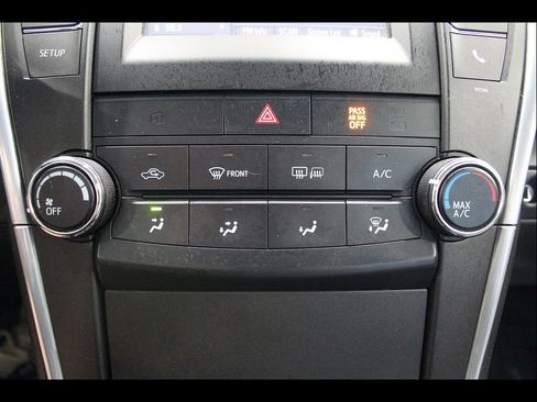 Used 2015 Toyota Camry SE FWD image 29