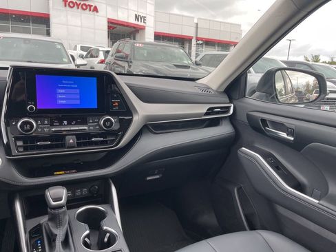 Used 2026 Toyota Highlander XLE AWD/4WD image 13