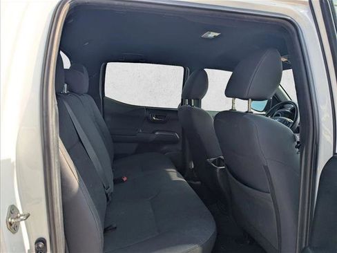 Used 2017 Toyota Tacoma TRD Sport image 15