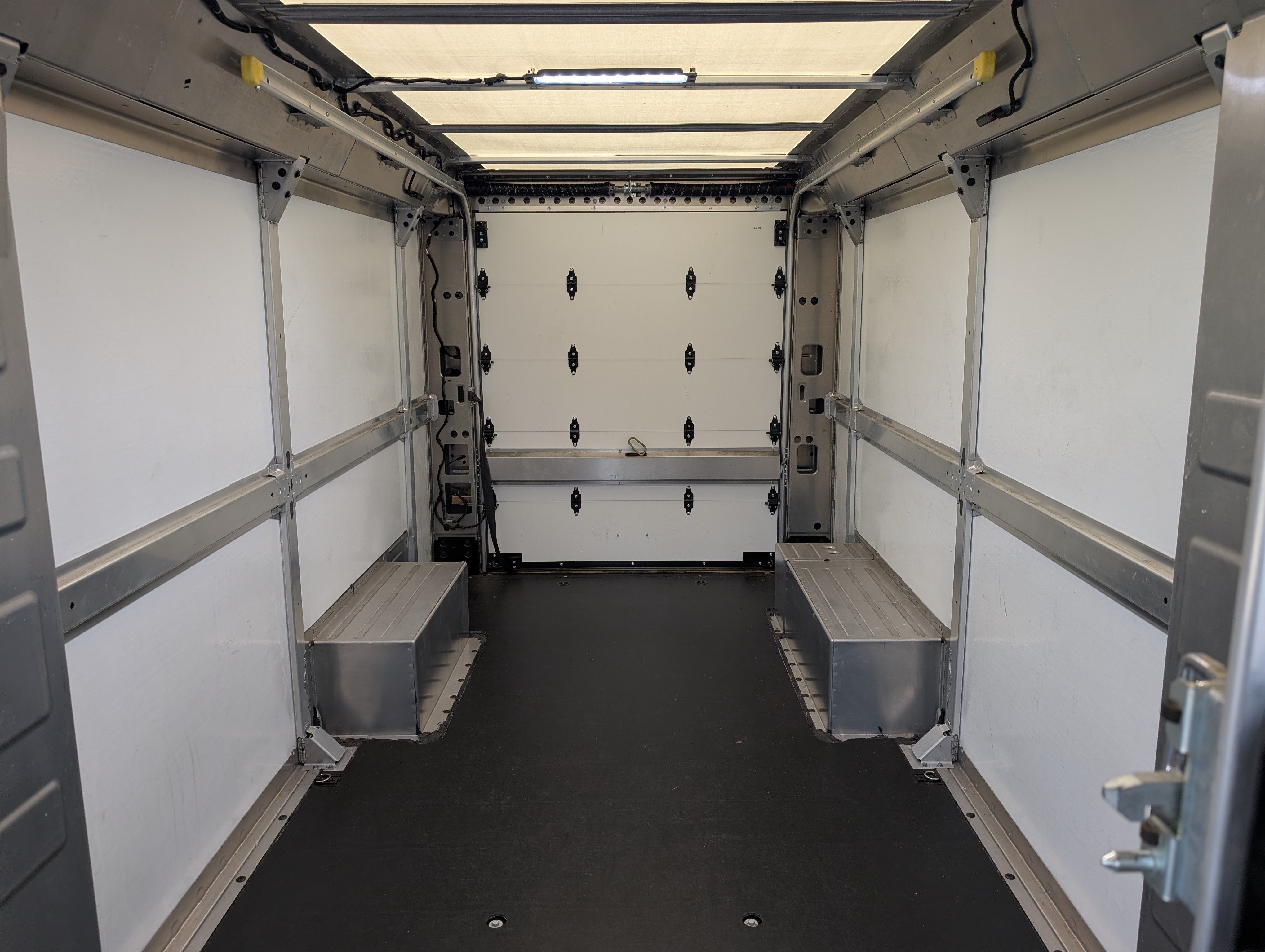 Used 2024 Chevrolet Brightdrop 600 w/ Commercial Equipment Package AWD/4WD image 16