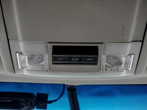 Used 2011 Lincoln Navigator L 4WD image 28