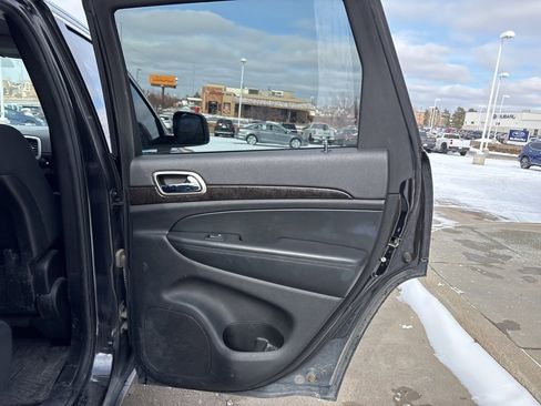 Used 2012 Jeep Grand Cherokee Laredo w/ Laredo E Group image 25