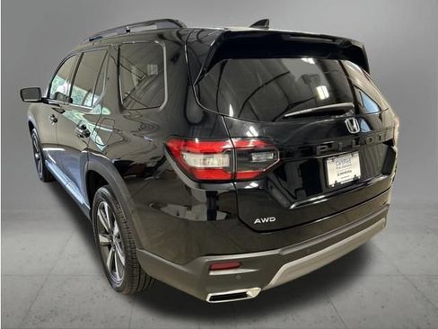 Certified 2024 Honda Pilot Touring image 4
