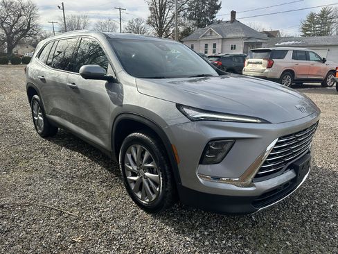 Used 2025 Buick Enclave Preferred image 8