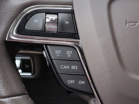 Used 2023 Lincoln Nautilus FWD w/ Premium Package image 25