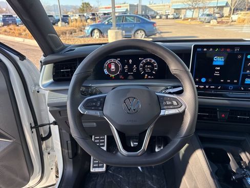 New 2026 Volkswagen Tiguan SE R-Line image 14