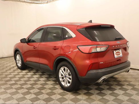 Used 2020 Ford Escape SE image 3