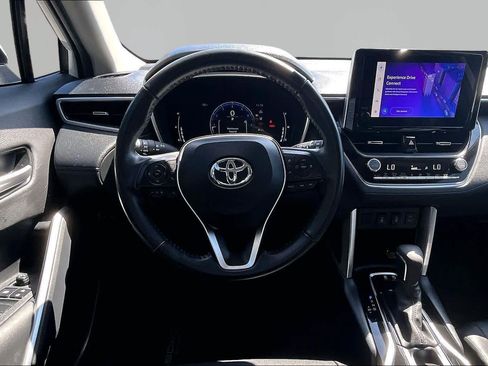 Used 2023 Toyota Corolla Cross XLE FWD image 6