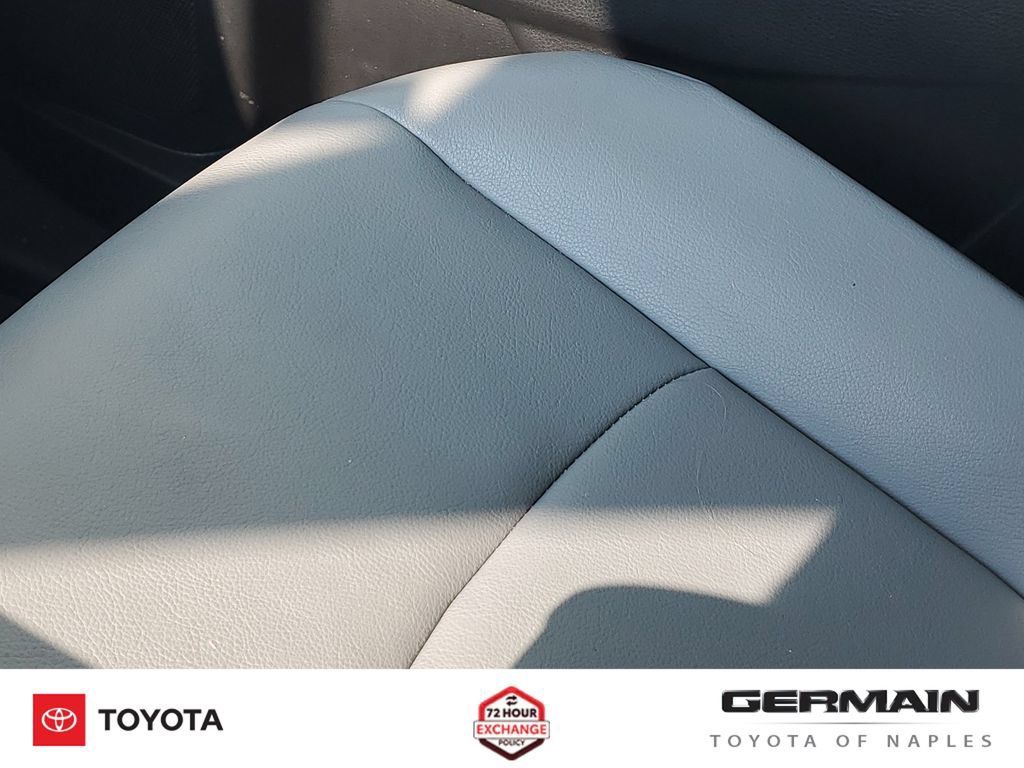 Certified 2025 Toyota Sienna XLE FWD image 30