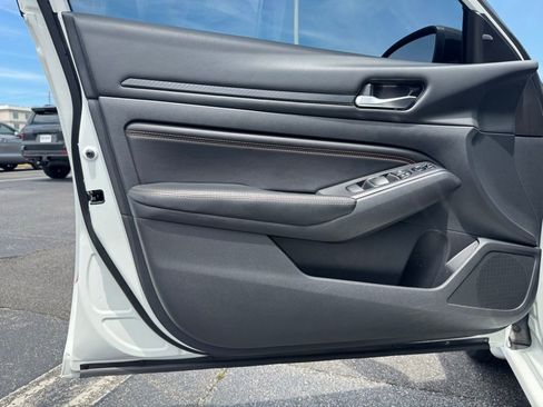 Used 2022 Nissan Altima 2.5 SR w/ Midnight Edition Package FWD image 11