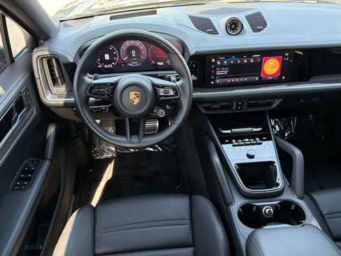 Used 2024 Porsche Cayenne S AWD/4WD image 23