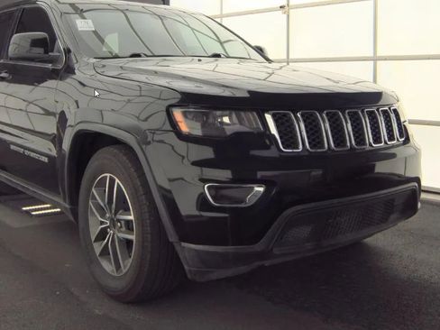 Used 2018 Jeep Grand Cherokee Laredo image 4