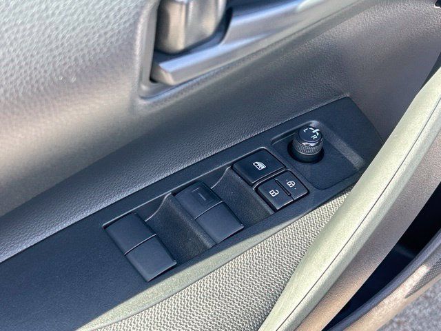 Used 2025 Toyota Corolla LE AWD/4WD image 19