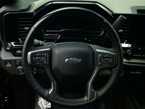 Used 2024 Chevrolet Silverado 2500 ZR2 w/ Technology Package image 34