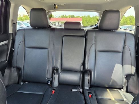 Used 2018 Toyota Highlander XLE FWD image 8