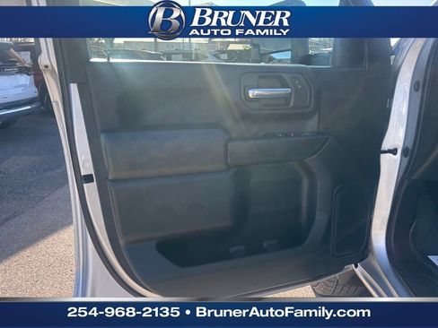 Used 2022 Chevrolet Silverado 2500 Custom w/ Custom Value Package image 11