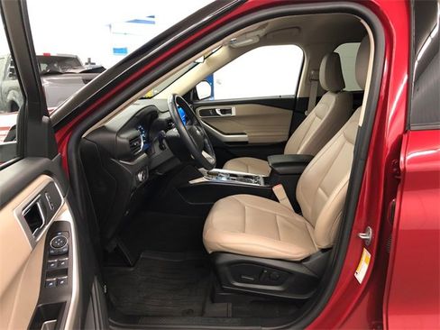 Used 2022 Ford Explorer XLT w/ Equipment Group 202A image 25