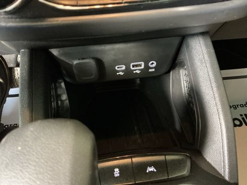 Used 2023 Chevrolet TrailBlazer LT FWD image 18