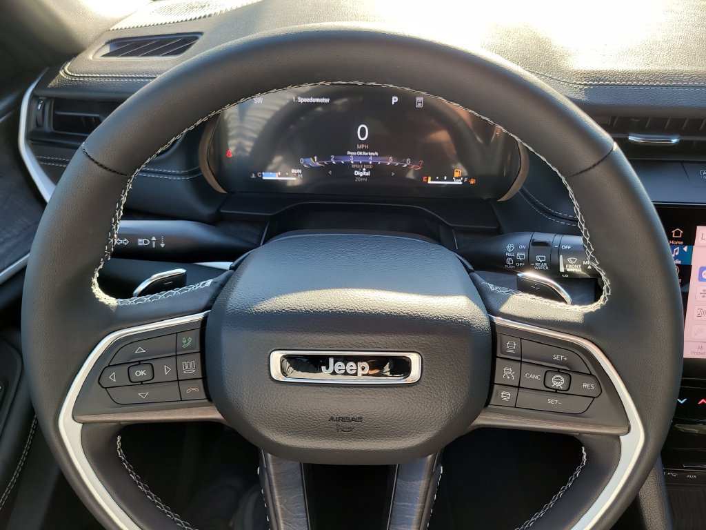 New 2027 Jeep Grand Cherokee Limited RWD image 31