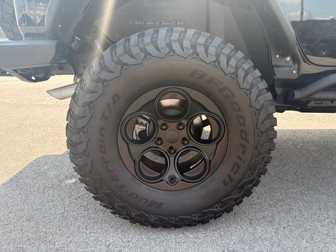 Used 2018 Jeep Wrangler Unlimited Sport AWD/4WD image 13
