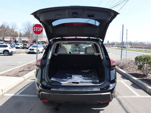 Certified 2025 Nissan Rogue SV w/ SV Premium Package image 30