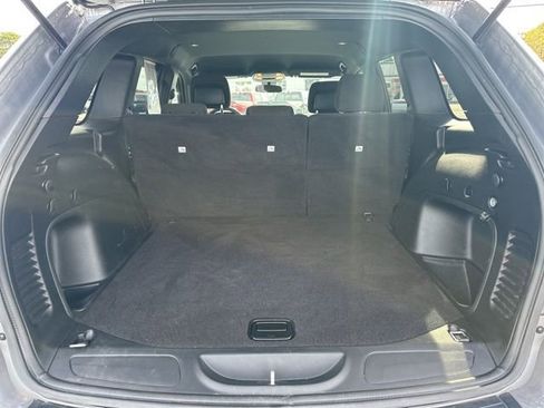 Used 2021 Jeep Grand Cherokee Laredo image 10