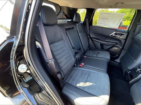 New 2025 Mitsubishi Outlander SE image 9