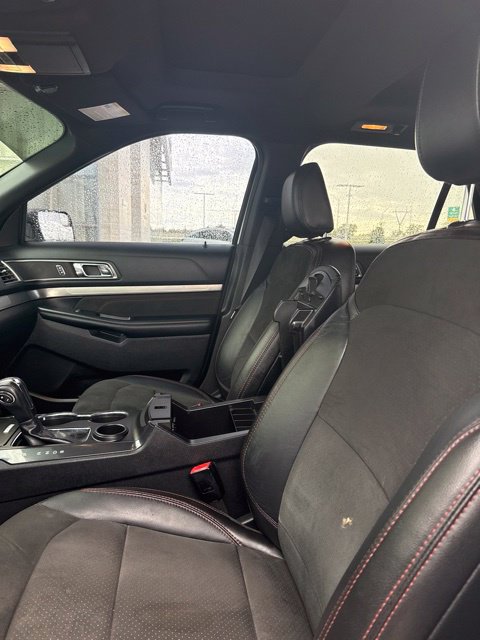 Used 2018 Ford Explorer XLT w/ Equipment Group 202A FWD image 9