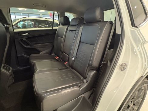 Used 2024 Volkswagen Tiguan SE image 21