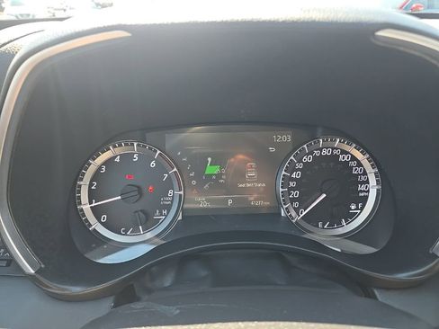 Used 2023 Toyota Highlander XLE image 16