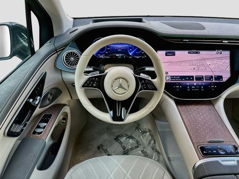 Used 2023 Mercedes-Benz EQS 580 4MATIC SUV w/ Pinnacle Trim Package image 24