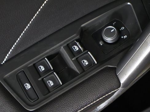 Used 2023 Volkswagen Tiguan SE R-Line image 41