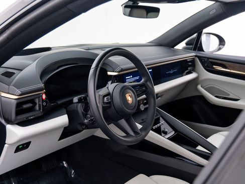 Certified 2024 Porsche Macan 4 Electric image 4