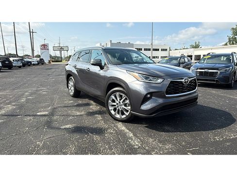 Certified 2024 Toyota Highlander Limited AWD/4WD image 1