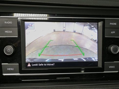 Used 2023 Volkswagen Jetta SE image 24