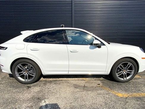 New 2025 Porsche Cayenne Coupe image 11