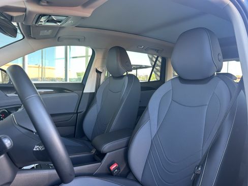 Used 2025 Volkswagen Tiguan SE w/ Panoramic Sunroof Package AWD/4WD image 33