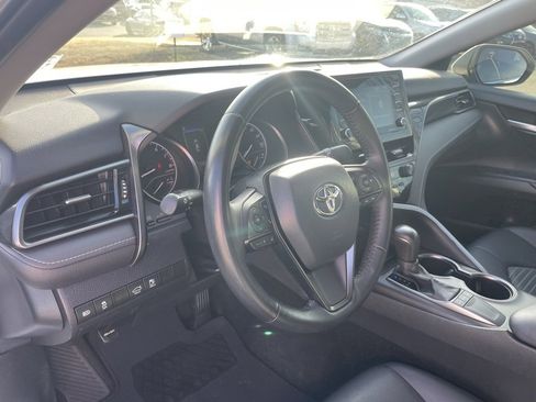 Used 2023 Toyota Camry SE image 9