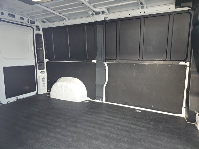 Used 2025 RAM ProMaster 2500 w/ Convenience Group FWD image 3