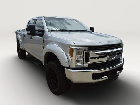 Used 2018 Ford F250 XL w/ Power Equipment Group AWD/4WD image 14