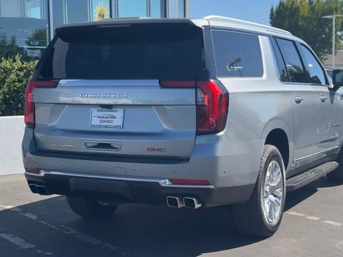 Used 2025 GMC Yukon XL Denali AWD/4WD image 4