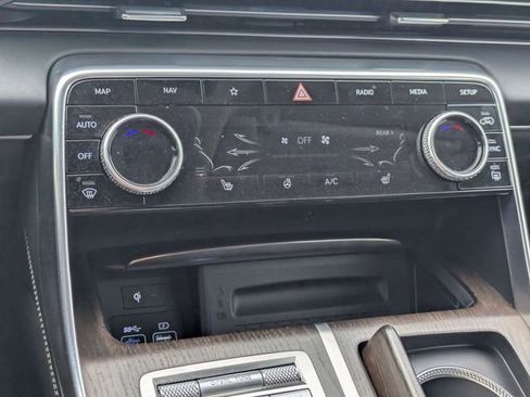 Used 2024 Genesis GV80 2.5T AWD/4WD image 21